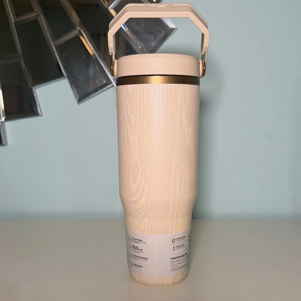 Stanley IceFlow Flip Straw Tumbler in Cream and Gold - Picture 3 of 3